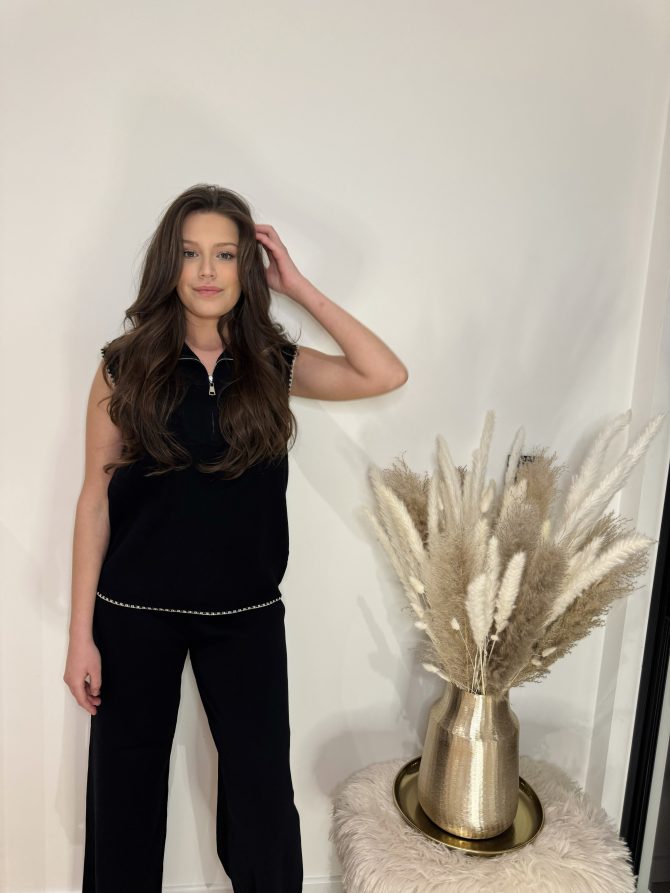 Cozy ensemble black